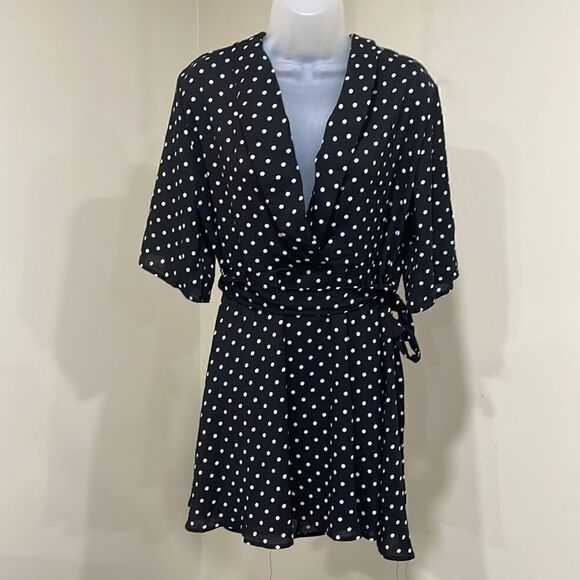 NWT PrettyLittleThing Black White Polka Dot Wrap Dress. Size 4 S small - Picture 1 of 10